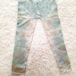 RUE 21 LEGGINGS SIZE S-M